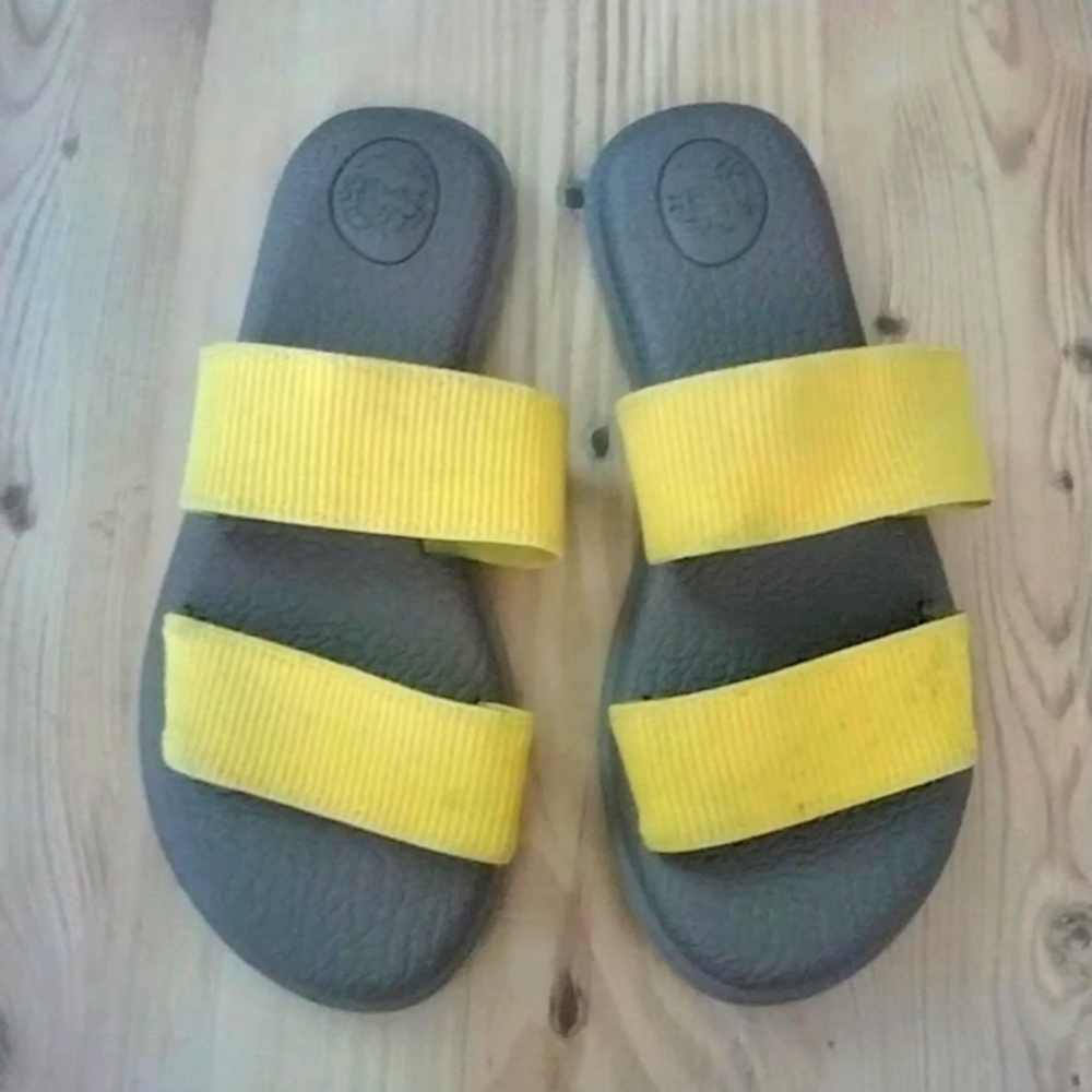 Sanuk Yoga Gora Gora Sandals women's 6